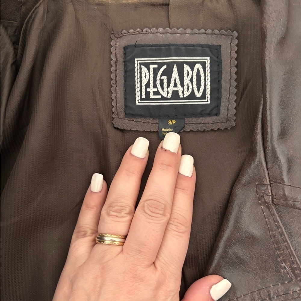 Vintage Women's Brown Leather Jacket - Picture 3 of 10